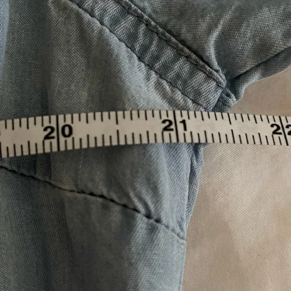 Chambrai ~ Soft & comfortable lightweight Chambray Denim Top, Size L… 💙￼ - Picture 5 of 7